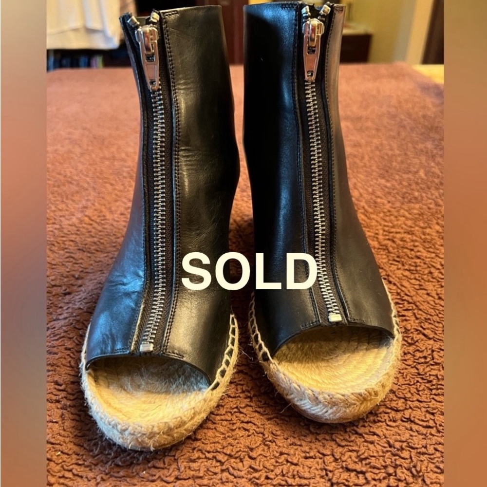 Celine black leather zip ankle boots. Size 40